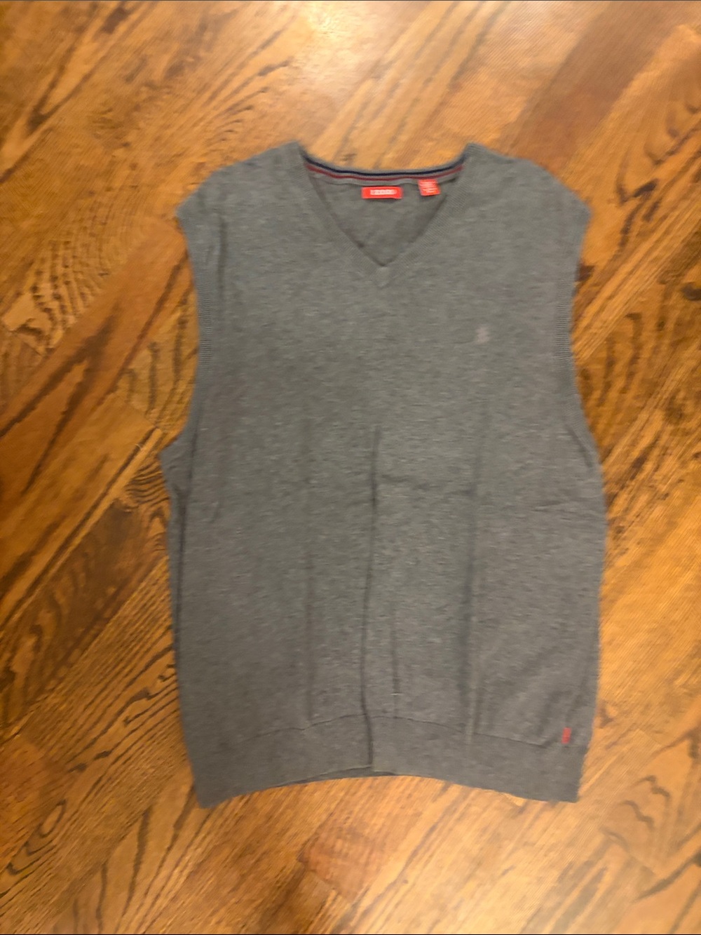 Izod Men's Gray V-Neck Sweater Vest - Sleeveless Knit